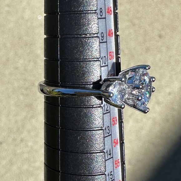 NEW White Gold Plated 3 Round Sparkling Clear Crystal CZ Stone Ring Size 5.75 - Picture 7 of 9